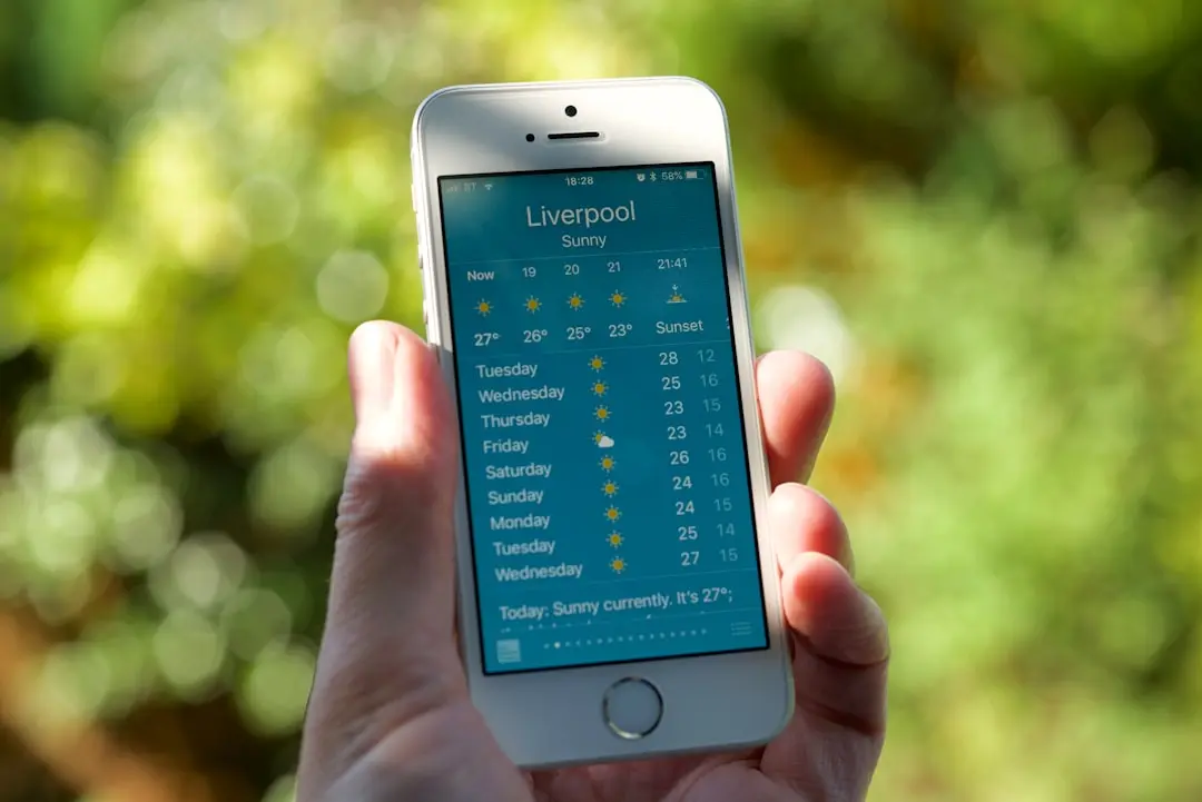 person holding turned on silver iPhone 5s displaying liverpool — Photo by Gavin Allanwood on Unsplash
